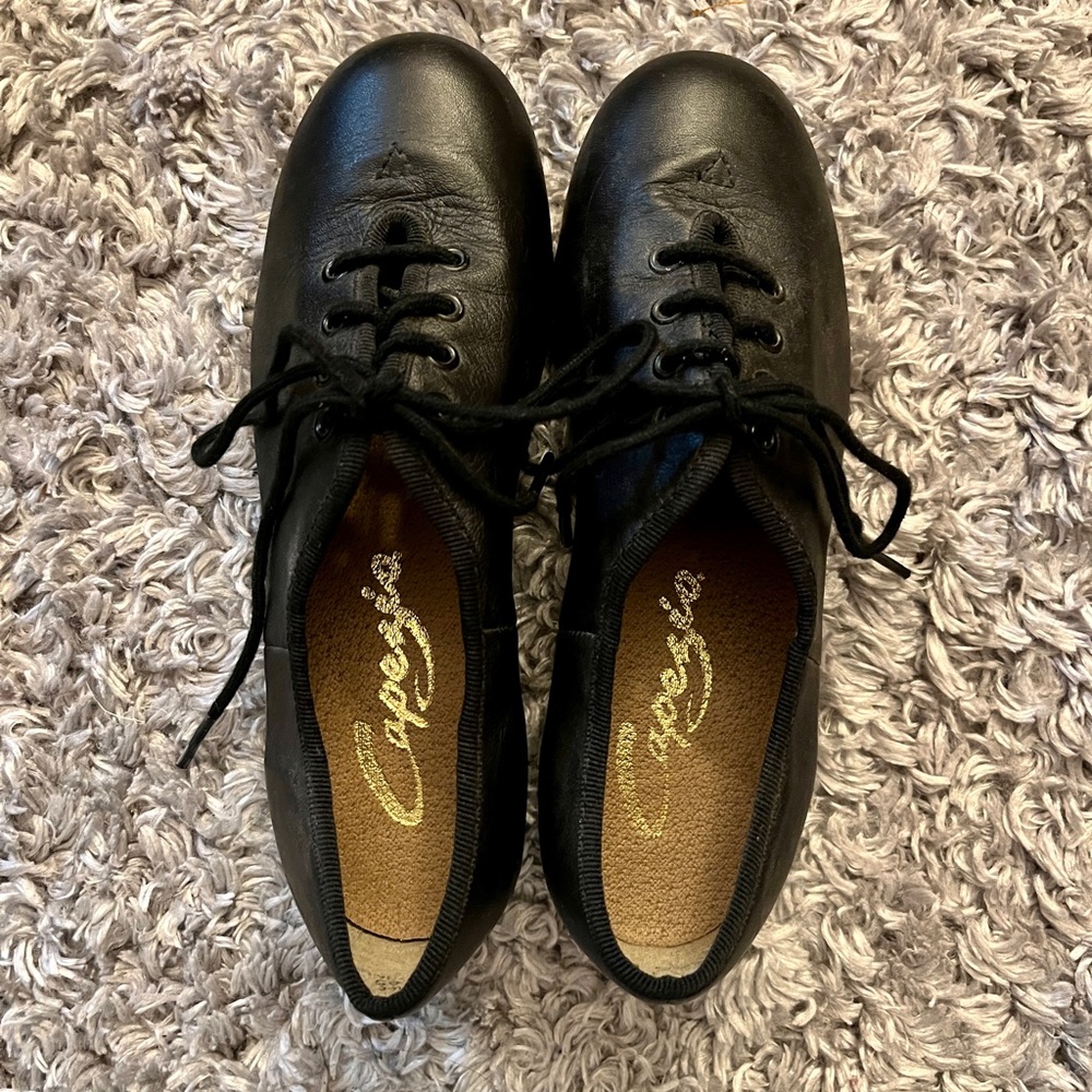 Size 4.5 Capezio black tap shoes 👯‍♀️